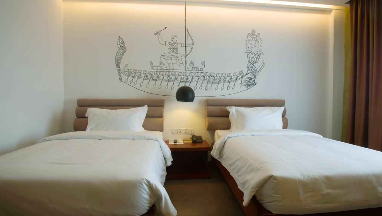 Almond Hotel Bassac River Phnom Penh Exterior foto