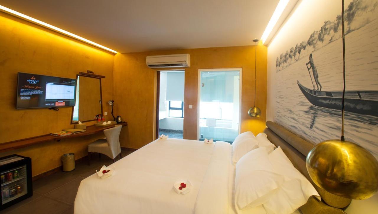 Almond Hotel Bassac River Phnom Penh Exterior foto