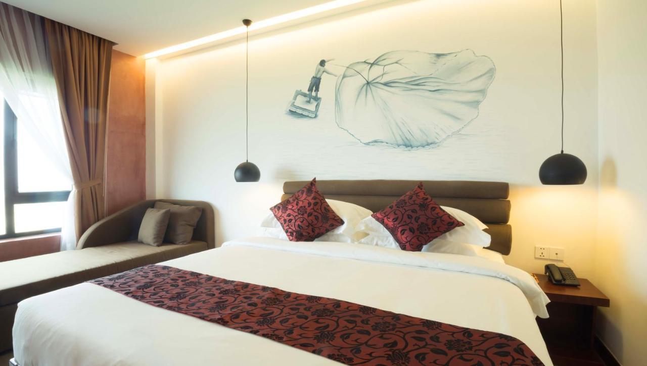 Almond Hotel Bassac River Phnom Penh Exterior foto